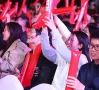 温馨氛围中涌现球员实力,球场热度不降的简单介绍 温馨氛围中涌现球员实力,球场热度不降的简单介绍