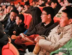 温馨氛围中涌现球员实力,球场热度不降的简单介绍 温馨氛围中涌现球员实力,球场热度不降的简单介绍