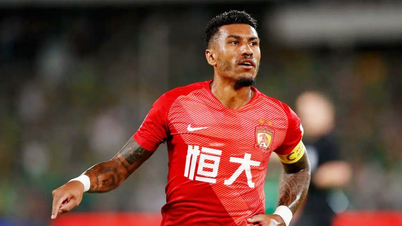 包含广州恒大主场成功取得胜利，继续保持不败的词条